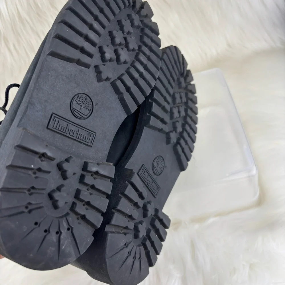 Timberland Black Boots with Padded Collar and Sturdy Sole Size 4 kids